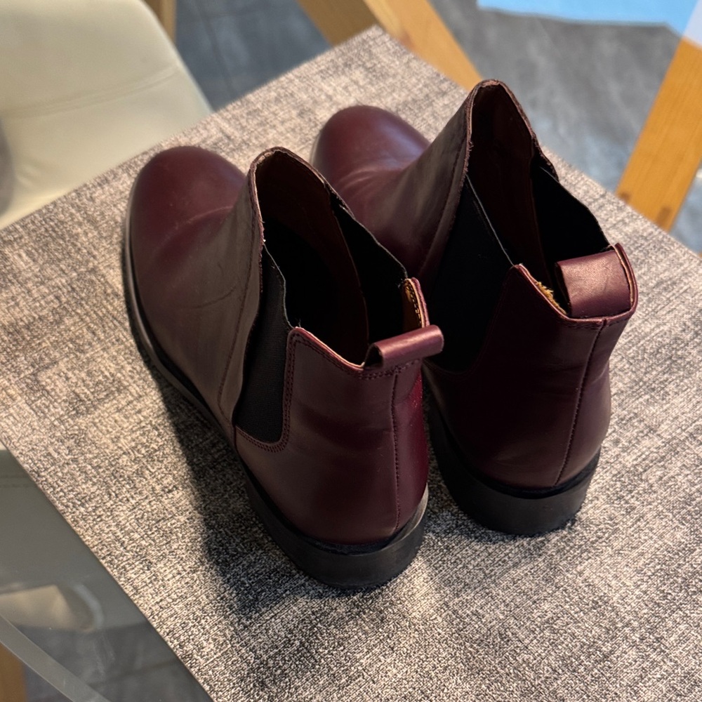 Elegant Burgundy Leather Women's Boots - Picture 2 of 4